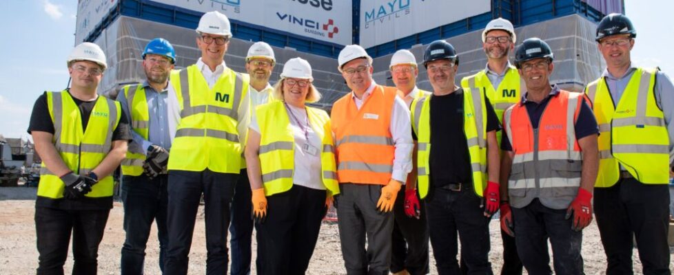 037 Partners from Blackpool Council, Muse, Vinci Construction and Mayo Civils at the new regional home for the civil service being constru (1)
