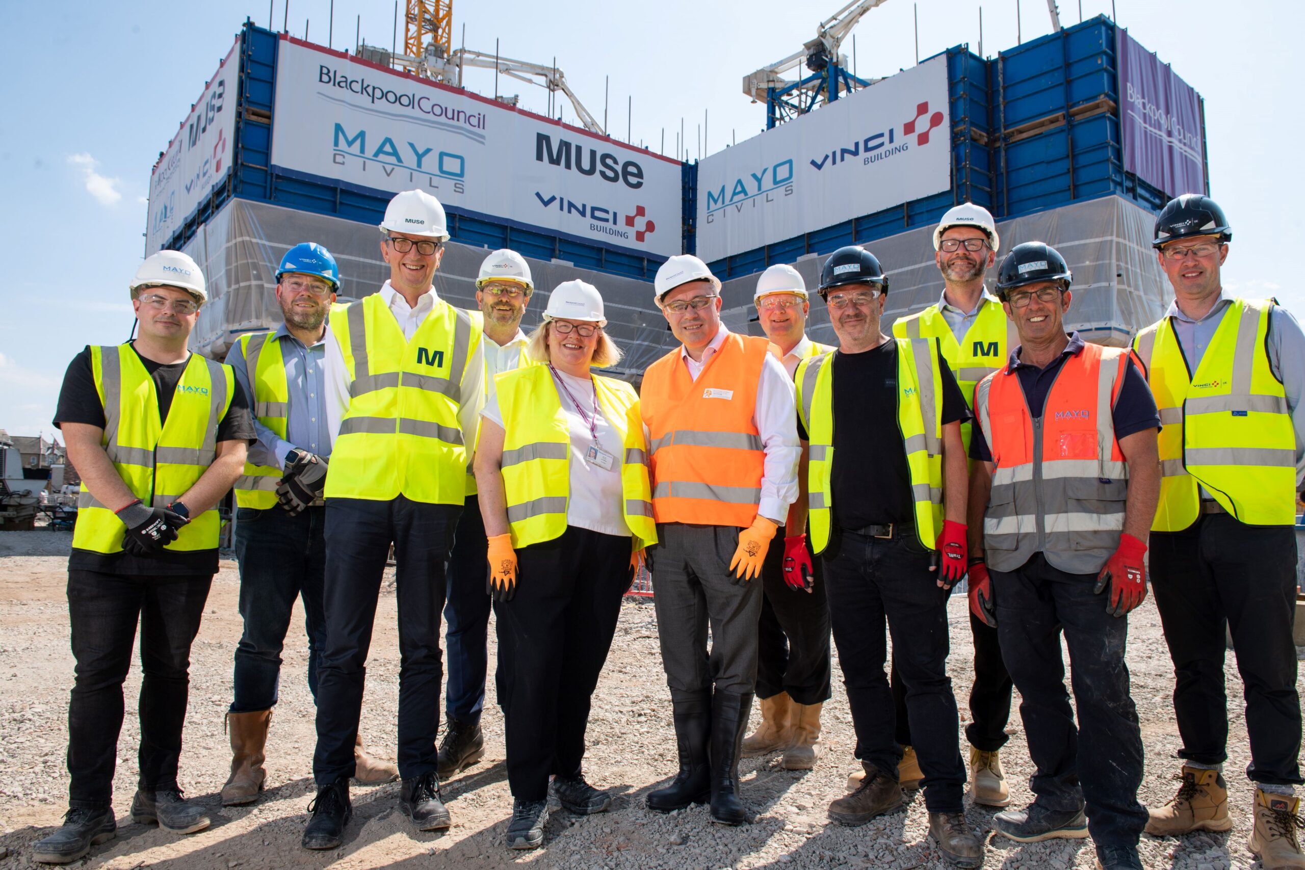 037 Partners from Blackpool Council, Muse, Vinci Construction and Mayo Civils at the new regional home for the civil service being constru (1)